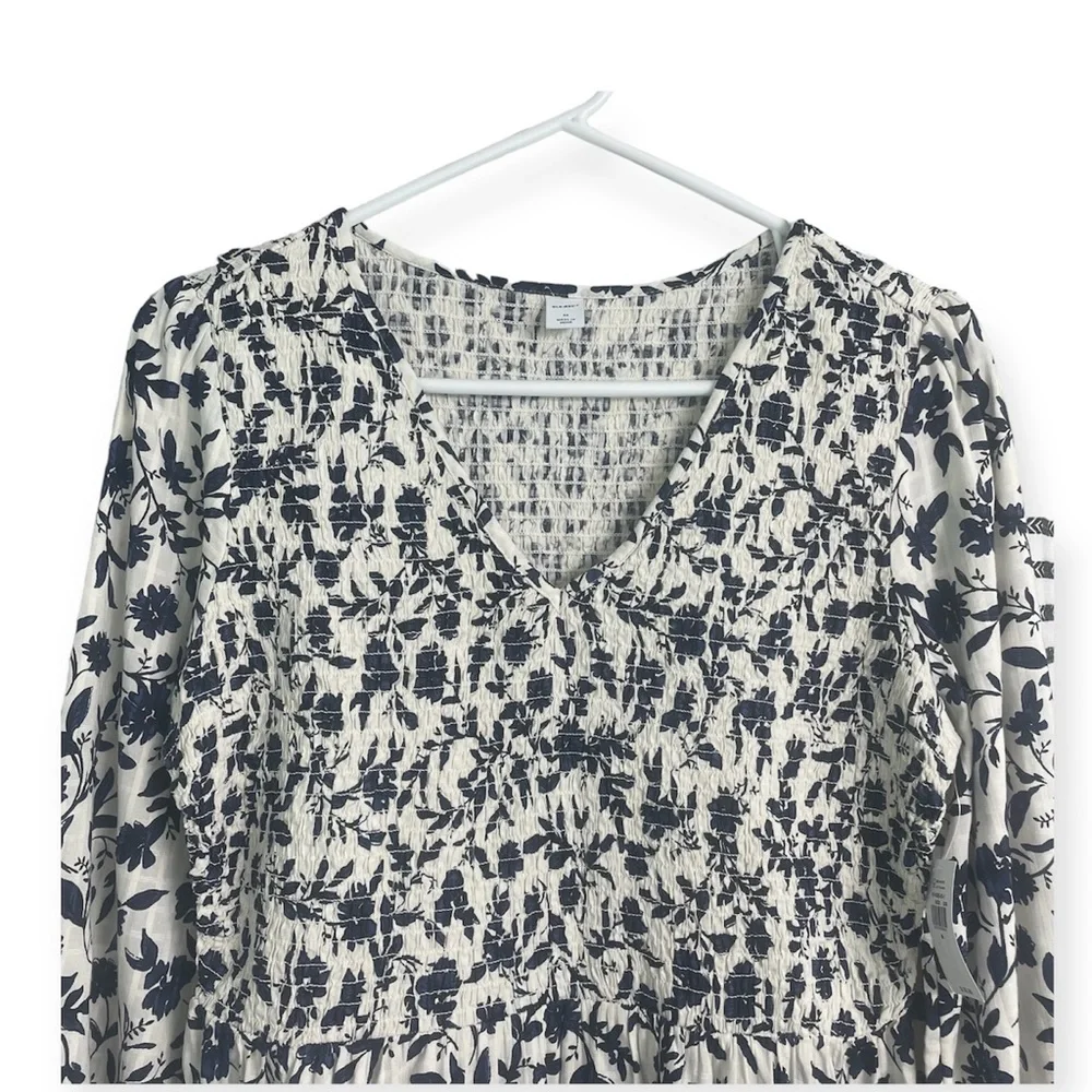 Old Navy Smocked V- Neck Floral Print Feminine Boho Dress Size Medium - Picture 6 of 11